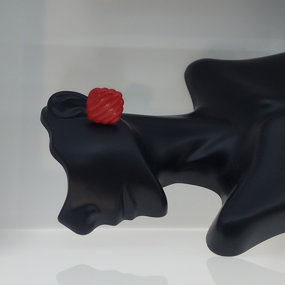 E766 Vintage Trend Red Textured Acrylic Stud Earrings - Picture 6 of 9